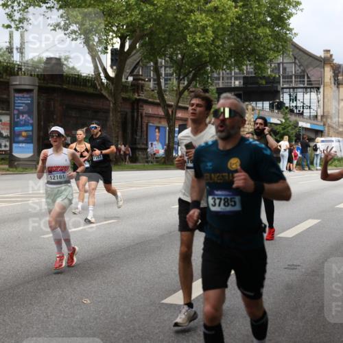 29.06.2025 - hella hamburg halbmarathon Yannick Fuchs http://msf.ph/oto/8163199 29.06.2025 10:39:41 20KM 1171, 2098, 2188, 2367, 2470, 3785, 4997, 5623, 5706, 6054, 6266, 6375, 6575, 6819, 6831, 7087, 7167, 7325, 7709, 7843, 8871, 9105, 9710, 9720, 10064, 10741, 11291, 11688, 11821, 12154, 12161, 12643, 12783, 13919, 15365, 15651, 15666, 15760, 16617, 16685, 16689, 16725, 16834, 17544, 17960, 18055, 18185, 18407, 18638, 18689, 18718, 18862, 19116 meine-sportfotos.de