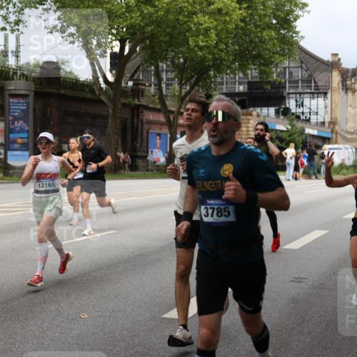 29.06.2025 - hella hamburg halbmarathon Yannick Fuchs http://msf.ph/oto/8163214 29.06.2025 10:39:41 20KM 1171, 2098, 2188, 2367, 2470, 3785, 4997, 5623, 5706, 6054, 6266, 6375, 6575, 6819, 6831, 7087, 7167, 7325, 7709, 7843, 8871, 9105, 9710, 9720, 10064, 10741, 11291, 11688, 11821, 12154, 12161, 12643, 12783, 13919, 15365, 15651, 15666, 15760, 16617, 16685, 16689, 16725, 16834, 17544, 17960, 18055, 18185, 18407, 18638, 18689, 18718, 18862, 19116 meine-sportfotos.de