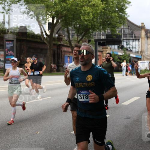29.06.2025 - hella hamburg halbmarathon Yannick Fuchs http://msf.ph/oto/8163239 29.06.2025 10:39:41 20KM 1171, 2098, 2188, 2367, 2470, 3785, 4997, 5623, 5706, 6054, 6266, 6375, 6575, 6819, 6831, 7087, 7167, 7325, 7709, 7843, 8871, 9105, 9710, 9720, 10064, 10741, 11291, 11688, 11821, 12154, 12161, 12643, 12783, 13919, 15365, 15651, 15666, 15760, 16617, 16685, 16689, 16725, 16834, 17544, 17960, 18055, 18185, 18407, 18638, 18689, 18718, 18862, 19116 meine-sportfotos.de