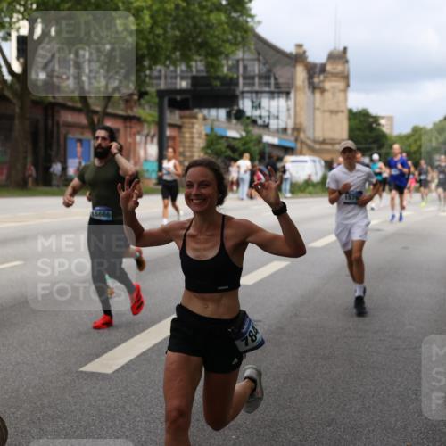 29.06.2025 - hella hamburg halbmarathon Yannick Fuchs http://msf.ph/oto/8163285 29.06.2025 10:39:42 20KM 2098, 2188, 2367, 2470, 3785, 4997, 5623, 5648, 5706, 6054, 6375, 6819, 6831, 7087, 7167, 7325, 7709, 7843, 8871, 9105, 9710, 9720, 10064, 10741, 11291, 11688, 11821, 12154, 12161, 12643, 12783, 13919, 14374, 15365, 15636, 15651, 15666, 15760, 16617, 16685, 16689, 16725, 16834, 17544, 17960, 18055, 18185, 18407, 18638, 18689, 18718, 18862, 19116 meine-sportfotos.de