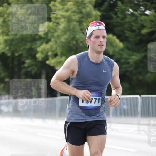 29.06.2025 - hella hamburg halbmarathon Jannik Wohlers http://msf.ph/oto/8163319 29.06.2025 09:40:21 Lombardsbrücke 5253, 6816, 9151, 9475, 11210, 11829, 12373, 17771, 18930 meine-sportfotos.de
