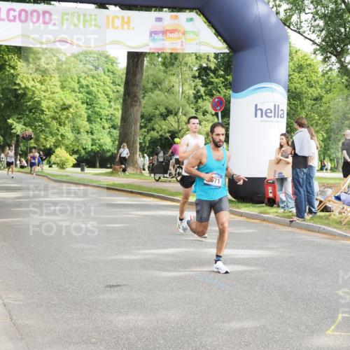 29.06.2025 - hella hamburg halbmarathon MichiJ http://msf.ph/oto/8163356 29.06.2025 10:13:04 Zwischen KM18-KM19 4128, 4571 meine-sportfotos.de