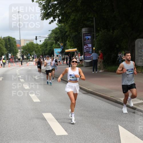 29.06.2025 - hella hamburg halbmarathon Yannick Fuchs http://msf.ph/oto/8163358 29.06.2025 10:21:44 20KM 7380, 9565, 12641, 13779, 13780, 14728, 17040, 18692, 19076 meine-sportfotos.de