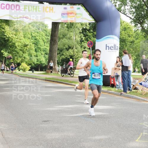 29.06.2025 - hella hamburg halbmarathon MichiJ http://msf.ph/oto/8163364 29.06.2025 10:13:04 Zwischen KM18-KM19 4128, 4571 meine-sportfotos.de