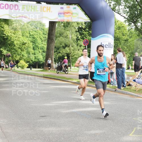 29.06.2025 - hella hamburg halbmarathon MichiJ http://msf.ph/oto/8163373 29.06.2025 10:13:04 Zwischen KM18-KM19 4128, 4571 meine-sportfotos.de