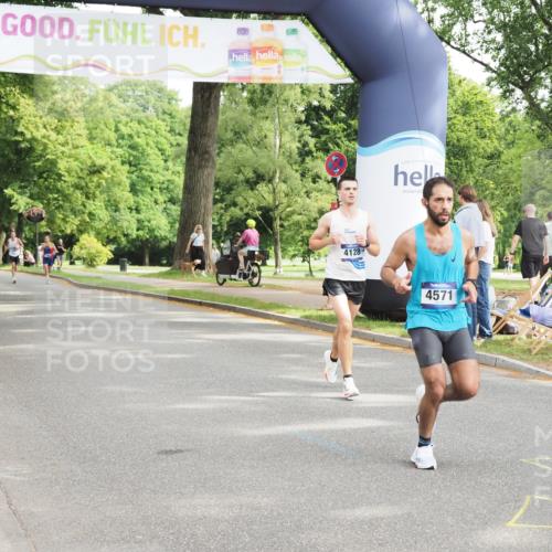 29.06.2025 - hella hamburg halbmarathon MichiJ http://msf.ph/oto/8163379 29.06.2025 10:13:04 Zwischen KM18-KM19 4128, 4571 meine-sportfotos.de