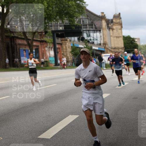 29.06.2025 - hella hamburg halbmarathon Yannick Fuchs http://msf.ph/oto/8163411 29.06.2025 10:39:43 20KM 2098, 2188, 2367, 2470, 3785, 4997, 5623, 5648, 5706, 6054, 6375, 6819, 6831, 7087, 7167, 7325, 7709, 7843, 8871, 9105, 9710, 9720, 10064, 10741, 11291, 11688, 11821, 12154, 12161, 12643, 12783, 13919, 14374, 15365, 15636, 15651, 15666, 15760, 16617, 16685, 16689, 16725, 16834, 17544, 17960, 18055, 18185, 18407, 18638, 18689, 18862, 19116 meine-sportfotos.de