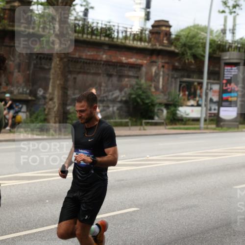 29.06.2025 - hella hamburg halbmarathon Yannick Fuchs http://msf.ph/oto/8163452 29.06.2025 10:39:44 20KM 2188, 2367, 2470, 4997, 5623, 5648, 5706, 6054, 6375, 6819, 6831, 7087, 7167, 7325, 7709, 7843, 8871, 9105, 9710, 9720, 10064, 10741, 11291, 11688, 11821, 12154, 12161, 12643, 12783, 13919, 14374, 15365, 15636, 15651, 15666, 15760, 16617, 16685, 16689, 16725, 16834, 17544, 17960, 18055, 18185, 18407, 18638, 18689, 18862, 19116 meine-sportfotos.de
