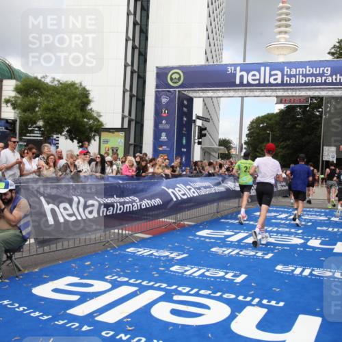 29.06.2025 - hella hamburg halbmarathon Michael Strokosch http://msf.ph/oto/8163454 29.06.2025 10:33:24 Ziel 1959, 4679, 7723, 9047, 14167, 16881, 17175, 17489, 18455 meine-sportfotos.de