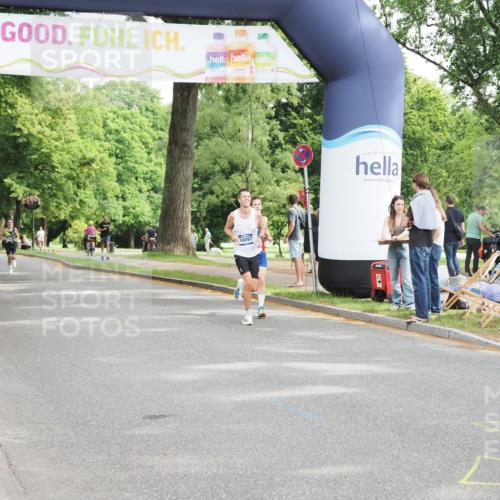 29.06.2025 - hella hamburg halbmarathon MichiJ http://msf.ph/oto/8163469 29.06.2025 10:13:11 Zwischen KM18-KM19 4128, 4571 meine-sportfotos.de