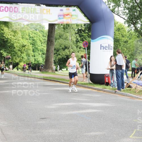29.06.2025 - hella hamburg halbmarathon MichiJ http://msf.ph/oto/8163490 29.06.2025 10:13:12 Zwischen KM18-KM19 4128, 9151, 18897 meine-sportfotos.de