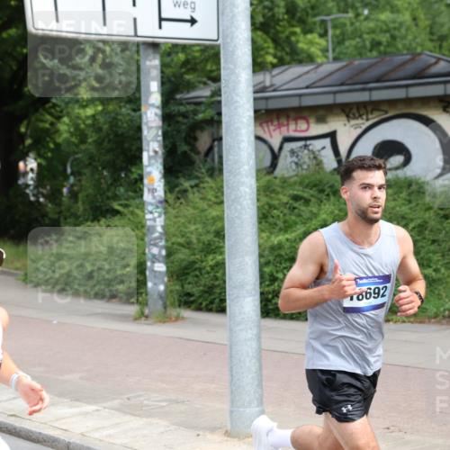 29.06.2025 - hella hamburg halbmarathon Yannick Fuchs http://msf.ph/oto/8163524 29.06.2025 10:21:45 20KM 7380, 9565, 12641, 12992, 13779, 13780, 14728, 17040, 18692, 19076 meine-sportfotos.de