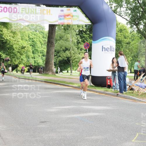 29.06.2025 - hella hamburg halbmarathon MichiJ http://msf.ph/oto/8163574 29.06.2025 10:13:12 Zwischen KM18-KM19 4128, 9151, 18897 meine-sportfotos.de