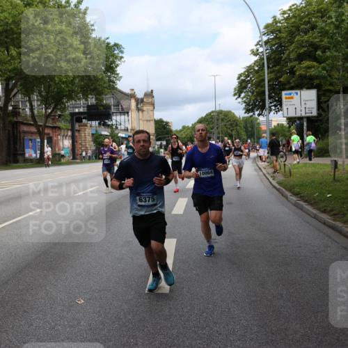 29.06.2025 - hella hamburg halbmarathon Yannick Fuchs http://msf.ph/oto/8163576 29.06.2025 10:39:47 20KM 2188, 2270, 2367, 2470, 3186, 4277, 5623, 5648, 5706, 6054, 6375, 6819, 6831, 7056, 7087, 7709, 8374, 9105, 9710, 9720, 10064, 10741, 11291, 11688, 11821, 12643, 12783, 13919, 14374, 14764, 15365, 15636, 15651, 16513, 16617, 16689, 16725, 17544, 17960, 18055, 18185, 18346, 18407, 18638, 18862, 19116 meine-sportfotos.de