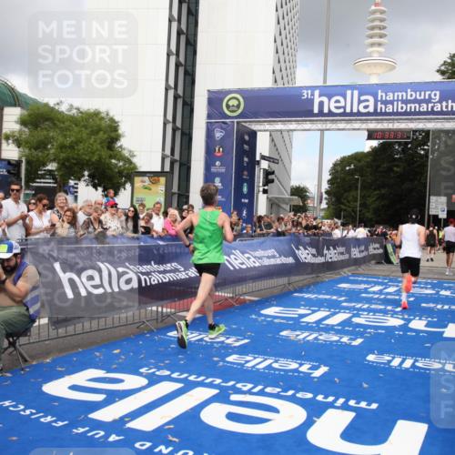29.06.2025 - hella hamburg halbmarathon Michael Strokosch http://msf.ph/oto/8163601 29.06.2025 10:33:30 Ziel 4602, 8956, 15326, 16931, 17056, 17489, 18731 meine-sportfotos.de
