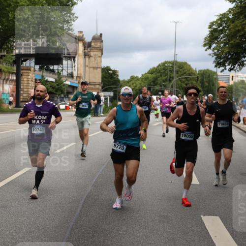 29.06.2025 - hella hamburg halbmarathon Yannick Fuchs http://msf.ph/oto/8163622 29.06.2025 10:39:49 20KM 2188, 2270, 2367, 2470, 2707, 3186, 4277, 5623, 5648, 5706, 6054, 6375, 6819, 6831, 7056, 7087, 7709, 8374, 9105, 9710, 9720, 10064, 10741, 11291, 11688, 11821, 12643, 12783, 13919, 14374, 14385, 14764, 15365, 15636, 15651, 16513, 16617, 16725, 17544, 17960, 18055, 18185, 18346, 18407, 18638, 18862, 18878, 19116 meine-sportfotos.de
