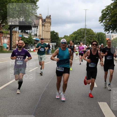 29.06.2025 - hella hamburg halbmarathon Yannick Fuchs http://msf.ph/oto/8163634 29.06.2025 10:39:49 20KM 2188, 2270, 2367, 2470, 2707, 3186, 4277, 5623, 5648, 5706, 6054, 6375, 6819, 6831, 7056, 7087, 7709, 8374, 9105, 9710, 9720, 10064, 10741, 11291, 11688, 11821, 12643, 12783, 13919, 14374, 14385, 14764, 15365, 15636, 15651, 16513, 16617, 16725, 17544, 17960, 18055, 18185, 18346, 18407, 18638, 18862, 18878, 19116 meine-sportfotos.de