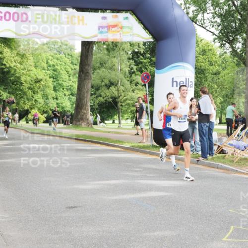 29.06.2025 - hella hamburg halbmarathon MichiJ http://msf.ph/oto/8163693 29.06.2025 10:13:12 Zwischen KM18-KM19 4128, 9151, 18897 meine-sportfotos.de