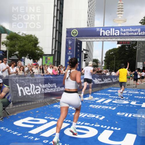 29.06.2025 - hella hamburg halbmarathon Michael Strokosch http://msf.ph/oto/8163711 29.06.2025 10:33:34 Ziel 4602, 8956, 15326, 16931, 17056, 18731, 18854 meine-sportfotos.de