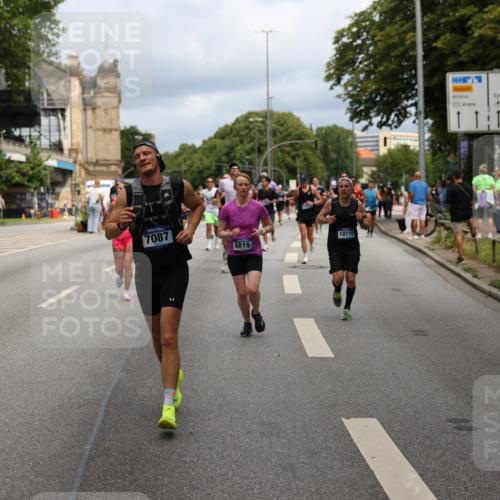 29.06.2025 - hella hamburg halbmarathon Yannick Fuchs http://msf.ph/oto/8163857 29.06.2025 10:39:52 20KM 2188, 2270, 2367, 2470, 2707, 3056, 3186, 4277, 4854, 5623, 5648, 5706, 6054, 6071, 6819, 6831, 7056, 7087, 7385, 7709, 8374, 9105, 9585, 9710, 9720, 10741, 11291, 11688, 11821, 12643, 12783, 13919, 14374, 14385, 14764, 15365, 15563, 15636, 15651, 16513, 16617, 16725, 17544, 17960, 18055, 18185, 18346, 18407, 18637, 18638, 18862, 18878, 19116 meine-sportfotos.de
