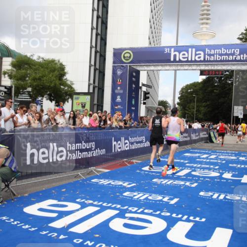 29.06.2025 - hella hamburg halbmarathon Michael Strokosch http://msf.ph/oto/8163990 29.06.2025 10:33:42 Ziel 1053, 1396, 2836, 8312, 12595, 14975, 16755, 17191, 18854 meine-sportfotos.de