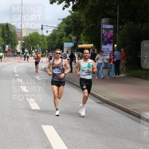 29.06.2025 - hella hamburg halbmarathon Yannick Fuchs http://msf.ph/oto/8163994 29.06.2025 10:21:58 20KM 1065, 1577, 5344, 9079, 10848, 12641, 12992, 13780, 14019, 15023, 15671, 17040 meine-sportfotos.de