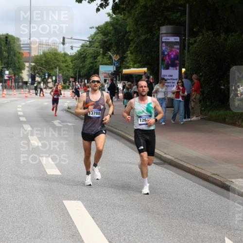 29.06.2025 - hella hamburg halbmarathon Yannick Fuchs http://msf.ph/oto/8164010 29.06.2025 10:21:58 20KM 1065, 1577, 5344, 9079, 10848, 12641, 12992, 13780, 14019, 15023, 15671, 17040 meine-sportfotos.de