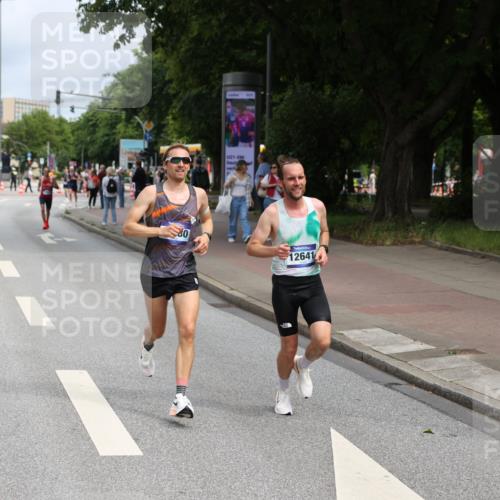 29.06.2025 - hella hamburg halbmarathon Yannick Fuchs http://msf.ph/oto/8164086 29.06.2025 10:21:59 20KM 1065, 1577, 5344, 9079, 10848, 12641, 12992, 13780, 14019, 15023, 15671, 17040 meine-sportfotos.de