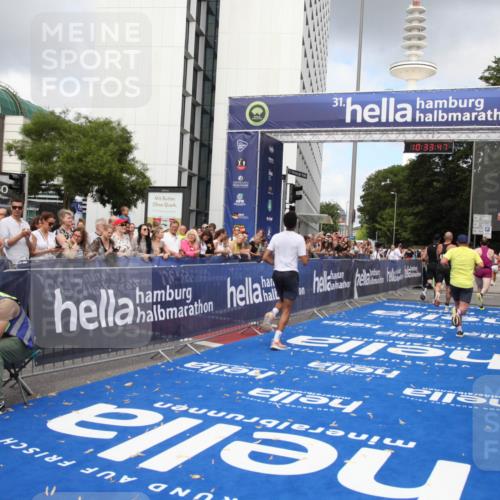 29.06.2025 - hella hamburg halbmarathon Michael Strokosch http://msf.ph/oto/8164121 29.06.2025 10:33:46 Ziel 1396, 2746, 2836, 4246, 5193, 12595, 14975, 16755, 17191 meine-sportfotos.de