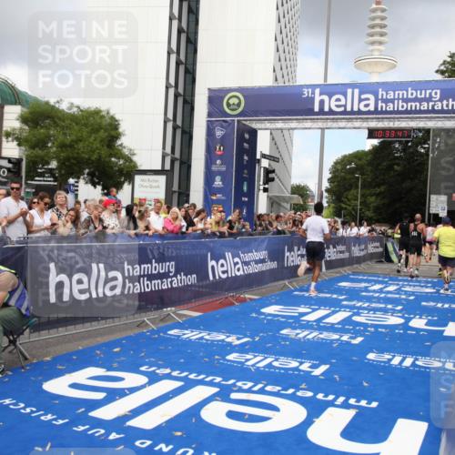 29.06.2025 - hella hamburg halbmarathon Michael Strokosch http://msf.ph/oto/8164148 29.06.2025 10:33:46 Ziel 1396, 2746, 2836, 4246, 5193, 12595, 14975, 16755, 17191 meine-sportfotos.de