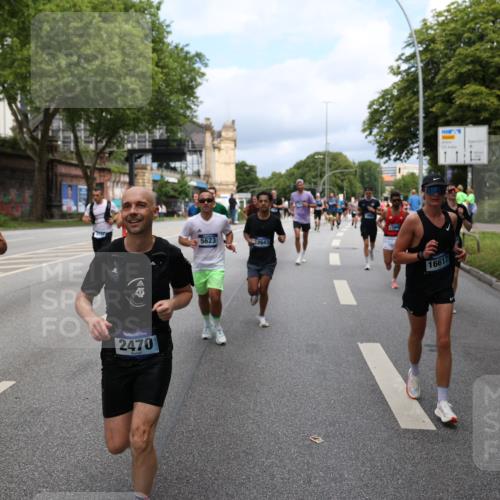 29.06.2025 - hella hamburg halbmarathon Yannick Fuchs http://msf.ph/oto/8164151 29.06.2025 10:39:57 20KM 2188, 2270, 2367, 2470, 2590, 2707, 3056, 3186, 4277, 4854, 5623, 5648, 5706, 6054, 6071, 6290, 6831, 7056, 7385, 7450, 7709, 8374, 9105, 9585, 9710, 11291, 11495, 11821, 12643, 12783, 13919, 14374, 14385, 14764, 15365, 15563, 15636, 16513, 16617, 16624, 16725, 17499, 17674, 17835, 17960, 18081, 18185, 18346, 18407, 18637, 18862, 18878, 19116 meine-sportfotos.de