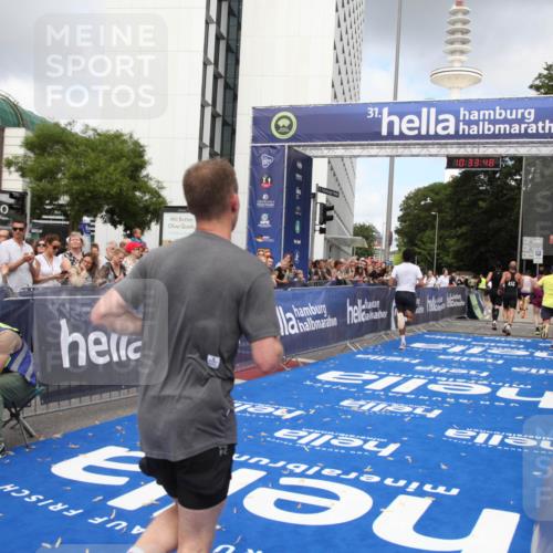 29.06.2025 - hella hamburg halbmarathon Michael Strokosch http://msf.ph/oto/8164177 29.06.2025 10:33:47 Ziel 1396, 2228, 2746, 2836, 4246, 5193, 12595, 14975, 16755, 17191 meine-sportfotos.de