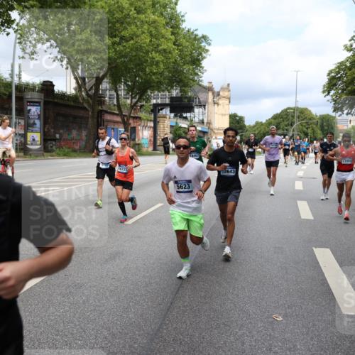29.06.2025 - hella hamburg halbmarathon Yannick Fuchs http://msf.ph/oto/8164180 29.06.2025 10:39:57 20KM 2188, 2270, 2367, 2470, 2590, 2707, 3056, 3186, 4277, 4854, 5623, 5648, 5706, 6054, 6071, 6290, 6831, 7056, 7385, 7450, 7709, 8374, 9105, 9585, 9710, 11291, 11495, 11821, 12643, 12783, 13919, 14374, 14385, 14764, 15365, 15563, 15636, 16513, 16617, 16624, 16725, 17499, 17674, 17835, 17960, 18081, 18185, 18346, 18407, 18637, 18862, 18878, 19116 meine-sportfotos.de