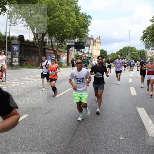 29.06.2025 - hella hamburg halbmarathon Yannick Fuchs http://msf.ph/oto/8164190 29.06.2025 10:39:57 20KM 2188, 2270, 2367, 2470, 2590, 2707, 3056, 3186, 4277, 4854, 5623, 5648, 5706, 6054, 6071, 6290, 6831, 7056, 7385, 7450, 7709, 8374, 9105, 9585, 9710, 11291, 11495, 11821, 12643, 12783, 13919, 14374, 14385, 14764, 15365, 15563, 15636, 16513, 16617, 16624, 16725, 17499, 17674, 17835, 17960, 18081, 18185, 18346, 18407, 18637, 18862, 18878, 19116 meine-sportfotos.de