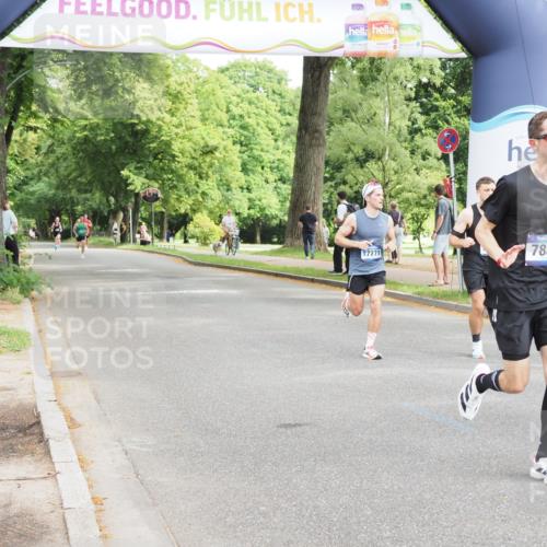 29.06.2025 - hella hamburg halbmarathon MichiJ http://msf.ph/oto/8164193 29.06.2025 10:13:22 Zwischen KM18-KM19 2618, 7834, 7862, 11624, 17771, 18930 meine-sportfotos.de