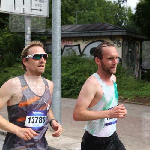 29.06.2025 - hella hamburg halbmarathon Yannick Fuchs http://msf.ph/oto/8164205 29.06.2025 10:22:00 20KM 1065, 1577, 5344, 9079, 10848, 12641, 12992, 13780, 14019, 15023, 15671 meine-sportfotos.de