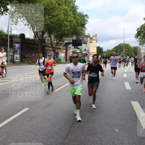 29.06.2025 - hella hamburg halbmarathon Yannick Fuchs http://msf.ph/oto/8164208 29.06.2025 10:39:58 20KM 2188, 2270, 2367, 2470, 2590, 2707, 3056, 3186, 3477, 4277, 4854, 5623, 5648, 5706, 6054, 6071, 6290, 6831, 7056, 7385, 7450, 7709, 8374, 9105, 9585, 9710, 11291, 11495, 11821, 12643, 12783, 13919, 14374, 14385, 14764, 15365, 15563, 15636, 16513, 16617, 16624, 16725, 17499, 17674, 17835, 17960, 18081, 18185, 18346, 18407, 18637, 18862, 18878, 19116 meine-sportfotos.de