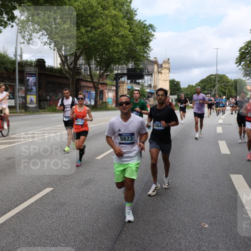 29.06.2025 - hella hamburg halbmarathon Yannick Fuchs http://msf.ph/oto/8164240 29.06.2025 10:39:58 20KM 2188, 2270, 2367, 2470, 2590, 2707, 3056, 3186, 3477, 4277, 4854, 5623, 5648, 5706, 6054, 6071, 6290, 6831, 7056, 7385, 7450, 7709, 8374, 9105, 9585, 9710, 11291, 11495, 11821, 12643, 12783, 13919, 14374, 14385, 14764, 15365, 15563, 15636, 16513, 16617, 16624, 16725, 17499, 17674, 17835, 17960, 18081, 18185, 18346, 18407, 18637, 18862, 18878, 19116 meine-sportfotos.de