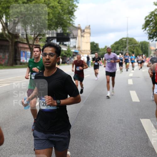 29.06.2025 - hella hamburg halbmarathon Yannick Fuchs http://msf.ph/oto/8164281 29.06.2025 10:39:59 20KM 2188, 2270, 2367, 2470, 2590, 2707, 3056, 3186, 3477, 4277, 4854, 5623, 5648, 5706, 6054, 6071, 6290, 6831, 7056, 7385, 7450, 8374, 9105, 9585, 9710, 10792, 10796, 11291, 11495, 11821, 12084, 12643, 13525, 13919, 14374, 14385, 14764, 15365, 15563, 15636, 16513, 16617, 16624, 16725, 17499, 17674, 17835, 17960, 18081, 18185, 18346, 18407, 18637, 18862, 18878 meine-sportfotos.de