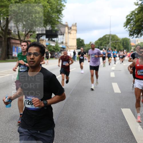 29.06.2025 - hella hamburg halbmarathon Yannick Fuchs http://msf.ph/oto/8164293 29.06.2025 10:39:59 20KM 2188, 2270, 2367, 2470, 2590, 2707, 3056, 3186, 3477, 4277, 4854, 5623, 5648, 5706, 6054, 6071, 6290, 6831, 7056, 7385, 7450, 8374, 9105, 9585, 9710, 10792, 10796, 11291, 11495, 11821, 12084, 12643, 13525, 13919, 14374, 14385, 14764, 15365, 15563, 15636, 16513, 16617, 16624, 16725, 17499, 17674, 17835, 17960, 18081, 18185, 18346, 18407, 18637, 18862, 18878 meine-sportfotos.de