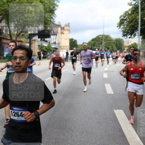 29.06.2025 - hella hamburg halbmarathon Yannick Fuchs http://msf.ph/oto/8164312 29.06.2025 10:39:59 20KM 2188, 2270, 2367, 2470, 2590, 2707, 3056, 3186, 3477, 4277, 4854, 5623, 5648, 5706, 6054, 6071, 6290, 6831, 7056, 7385, 7450, 8374, 9105, 9585, 9710, 10792, 10796, 11291, 11495, 11821, 12084, 12643, 13525, 13919, 14374, 14385, 14764, 15365, 15563, 15636, 16513, 16617, 16624, 16725, 17499, 17674, 17835, 17960, 18081, 18185, 18346, 18407, 18637, 18862, 18878 meine-sportfotos.de