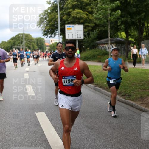 29.06.2025 - hella hamburg halbmarathon Yannick Fuchs http://msf.ph/oto/8164321 29.06.2025 10:39:59 20KM 2188, 2270, 2367, 2470, 2590, 2707, 3056, 3186, 3477, 4277, 4854, 5623, 5648, 5706, 6054, 6071, 6290, 6831, 7056, 7385, 7450, 8374, 9105, 9585, 9710, 10792, 10796, 11291, 11495, 11821, 12084, 12643, 13525, 13919, 14374, 14385, 14764, 15365, 15563, 15636, 16513, 16617, 16624, 16725, 17499, 17674, 17835, 17960, 18081, 18185, 18346, 18407, 18637, 18862, 18878 meine-sportfotos.de