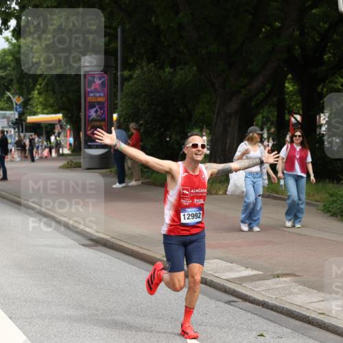 29.06.2025 - hella hamburg halbmarathon Yannick Fuchs http://msf.ph/oto/8164351 29.06.2025 10:22:05 20KM 1065, 1577, 5344, 9079, 10848, 12641, 12992, 13780, 14019, 15023, 15671, 18124, 19050 meine-sportfotos.de