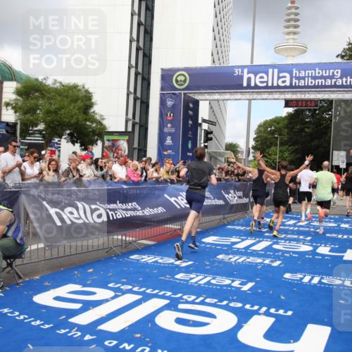 29.06.2025 - hella hamburg halbmarathon Michael Strokosch http://msf.ph/oto/8164372 29.06.2025 10:33:54 Ziel 1743, 2228, 2243, 2746, 4246, 5193, 10865, 13771, 14310, 14466, 16243 meine-sportfotos.de