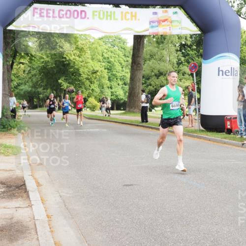 29.06.2025 - hella hamburg halbmarathon MichiJ http://msf.ph/oto/8164391 29.06.2025 10:13:32 Zwischen KM18-KM19 6699 meine-sportfotos.de
