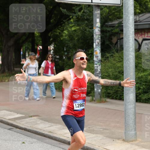 29.06.2025 - hella hamburg halbmarathon Yannick Fuchs http://msf.ph/oto/8164403 29.06.2025 10:22:06 20KM 1065, 1577, 5344, 9079, 10848, 12641, 12992, 13780, 14019, 15023, 15671, 18124, 19050 meine-sportfotos.de