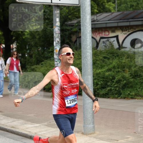 29.06.2025 - hella hamburg halbmarathon Yannick Fuchs http://msf.ph/oto/8164408 29.06.2025 10:22:06 20KM 1065, 1577, 5344, 9079, 10848, 12641, 12992, 13780, 14019, 15023, 15671, 18124, 19050 meine-sportfotos.de