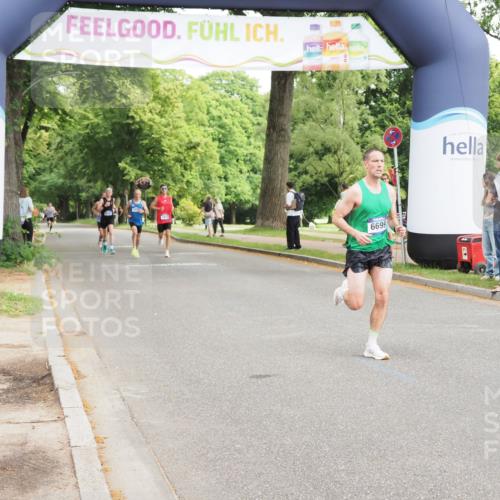 29.06.2025 - hella hamburg halbmarathon MichiJ http://msf.ph/oto/8164420 29.06.2025 10:13:32 Zwischen KM18-KM19 6699 meine-sportfotos.de
