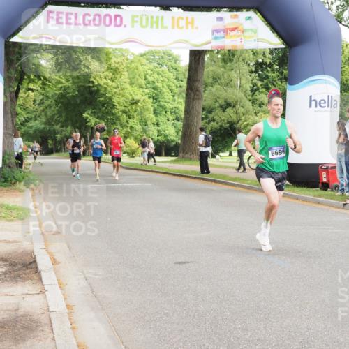 29.06.2025 - hella hamburg halbmarathon MichiJ http://msf.ph/oto/8164453 29.06.2025 10:13:32 Zwischen KM18-KM19 6699 meine-sportfotos.de
