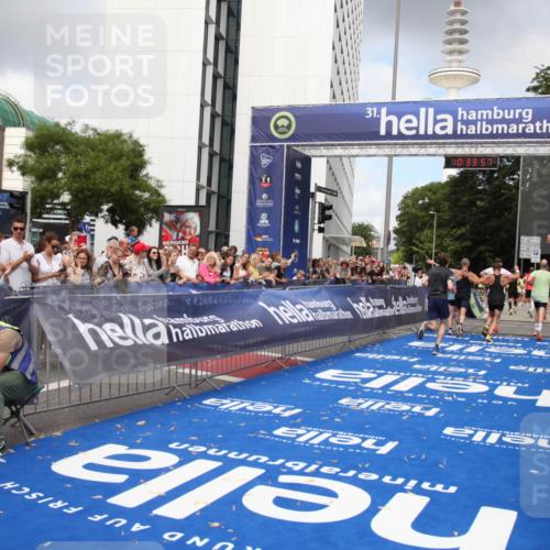 29.06.2025 - hella hamburg halbmarathon Michael Strokosch http://msf.ph/oto/8164454 29.06.2025 10:33:56 Ziel 1743, 2228, 2243, 10865, 13771, 14310, 14466, 15500, 16243 meine-sportfotos.de